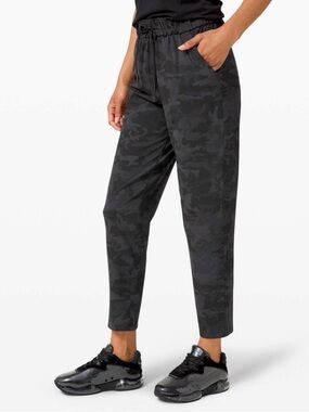 Lululemon Keep Moving Pant 7/8 High-Rise Incognito Camo Size 6